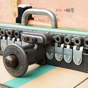 rv6锤砸式钉扣机 输送带皮带扣订扣机 高强度锤击式钉扣机