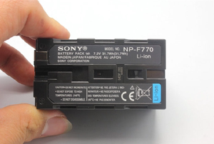索尼摄像机FX7 z100 NX5C MC1500 MC2500 AX1E NP-F770 原装 电池