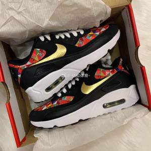 NIKE耐克女大童鞋 AIR MAX 90 CNY 猪年百家衣跑步鞋 BV6659-011