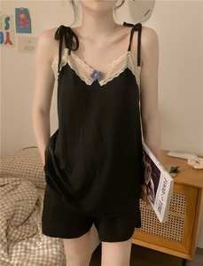 夏季莫代尔睡衣女款黑色吊带小花花蕾丝边薄款系带短裤家居服套装
