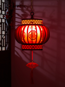 2024年龙年中国风喜庆乔迁之喜新款木艺发光旋转灯笼气氛装饰灯笼