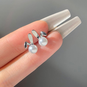 S925银针金属珍珠小兔子耳钉小众设计感耳环女2023新款潮精致气质