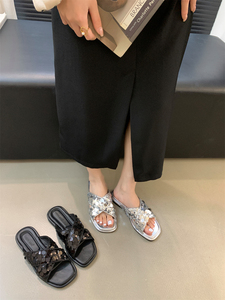 2024年平底韩版亮片凉拖鞋女鞋子外穿新款夏季度假高级感黑色凉鞋