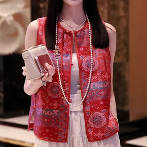 新中式女装2024新款春季时尚两件红色圆领盘扣马甲A字白色半身裙