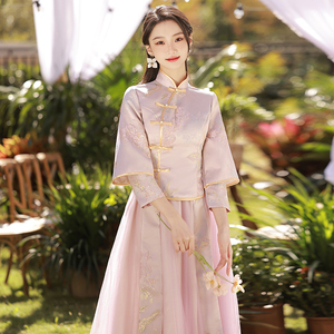中式伴娘服粉色2024新款高级感夏季长袖秀禾服婚礼姐妹团礼服裙女