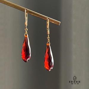 《石榴的颜色》原创设计小众水滴红色耳环新年耳扣个性耳夹酷