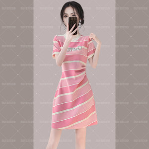 粉色条纹休闲超火连衣裙女夏新款收腰显瘦气质高级感小个子T桖裙