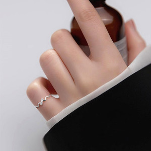 S925纯银戒指时尚轻奢女简约小众设计波浪形小指尾戒开口个性指环