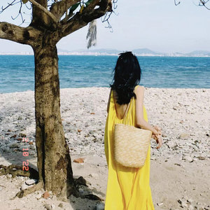 海南三亚旅游穿搭拍照海滩度假宽松露背沙滩裙海边夏日吊带连衣裙
