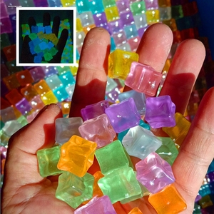 夜光冰块彩色方块夜光石创意摆件DIY水晶饰品儿童玩具透明发光石