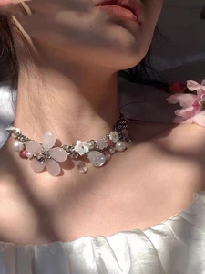 《茱丽叶塔》粉色浪漫少女心天然石花瓣项链温柔小众设计锁骨链