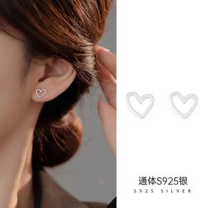 S925银镂空磨砂爱心耳钉2024新款潮简约少女心素银日常养耳洞耳环