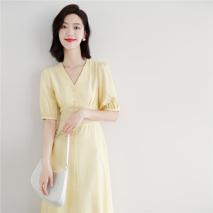 2024夏季新款女高端法式设计高级感很仙的vintage黄色v领连衣裙子