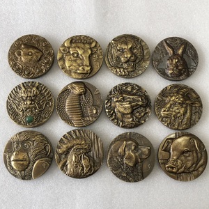 纯铜十二生肖纪念章大全套浮雕牛老虎龙蛇马猴子纪念币收藏工艺品
