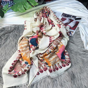 早春新款韩版羽毛棉麻感披肩保暖空调防晒长方形沙滩巾巴黎纱围巾