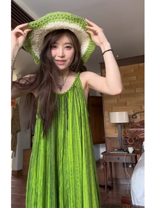 绿色吊带连衣裙夏季2024新款女装沙滩裙海边度假裙子仙女超仙森系