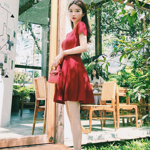 2024夏季新款针织冰丝连衣裙女小个子收腰显瘦气质法式复古小红裙