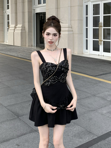 法式绝美黑色亮片吊带连衣裙女夏季高级性感显瘦气质蓬蓬裙小个子