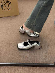法式高级感银色单鞋女半拖鞋女生2024新款软底休闲外穿一脚蹬包头