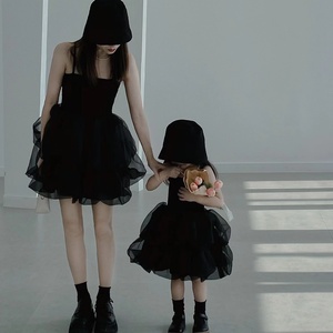母女装夏季吊带黑色公主裙韩版亲子装时髦生日礼服夏装网纱蓬蓬裙