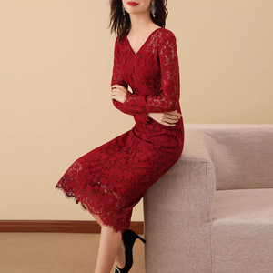 酒红色蕾丝连衣裙2023秋季新款长袖气质女神范镂空显瘦小礼服女裙