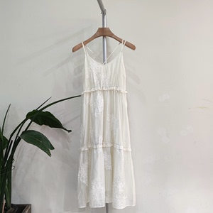 D3N3102 春夏2024年新款刺绣雷丝花边法式白色度假法式吊带连衣裙
