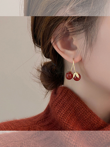 香港【设计师】ChicKnow红色小番茄耳环轻奢高级感气质复古耳饰。