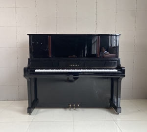 雅马哈天花板钢琴UX300，演奏级钢琴