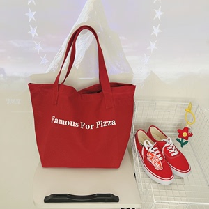2024年新款红色字母帆布包Famous For Pizza同款oversize大容量包