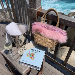 藕粉色珍珠羽毛全手工编织包女包旅游度假风时尚手提包包 毛绒包