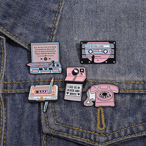 可爱卡通粉色相机电话磁带造型合金胸针创意点子产品系列徽章配饰