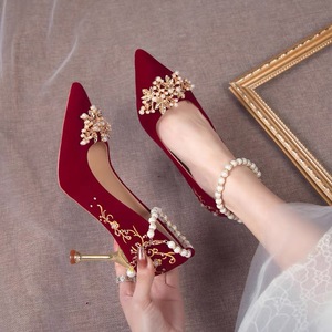 红色高跟鞋女秋冬秀禾鞋不累脚中式低跟婚礼敬酒新娘鞋一字带婚鞋