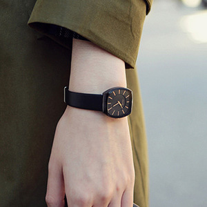 聚利时手表女简约气质学生韩版复古表女时尚皮带防水黑色情侣手表