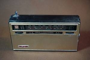 红灯2J8-1(YYY号）晶体管收音机 双喇叭