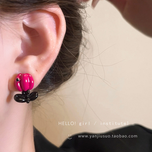 玫红色花朵耳钉女2024新款洋气耳环小众设计感可爱甜美风气质耳饰