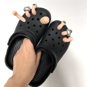 跨境创意仿真脚拇指洞洞鞋配件装饰硅胶工艺个性奇趣搞怪拖鞋配
