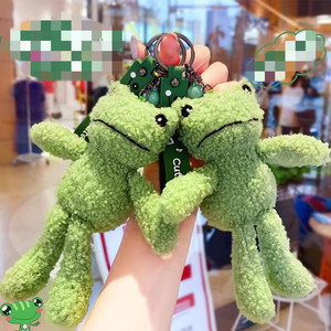 网红绿色毛绒青蛙公仔扣绳创意可爱小青蛙包包挂件