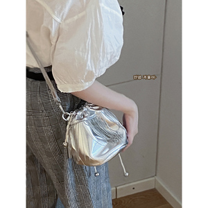 韩国小众设计包包女2023新款时尚流苏水桶包高级感百搭单肩斜挎包