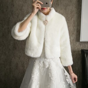 婚纱毛披肩冬新娘结婚白色外套伴娘礼服长袖外搭加厚保暖显瘦大码