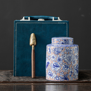 言川中式釉中彩青花瓷高档茶叶罐包装皮质礼盒空盒通用陶瓷密封罐