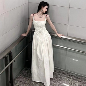新中式刺绣棉质长款露背吊带度假连衣裙子女夏季新款白色辣妹长裙