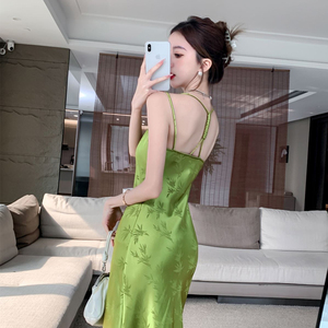 新中式国风清冷醋酸缎面提花连衣裙女夏季高级感印花绿色吊带长裙