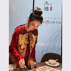 新中式中国风今年流行漂亮红色马甲套装秋冬新年战袍2024春款女装