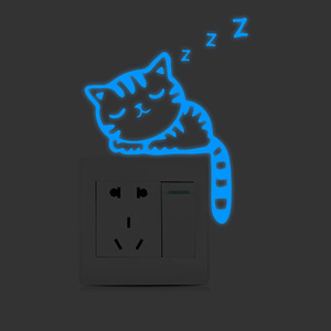 新款小猫睡觉夜光装饰墙贴客厅卧室创意荧光开关自粘贴纸