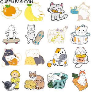 卡通白色小猫系列胸针可爱动物猫咪玩耍抓鱼水果合金徽章首饰礼品