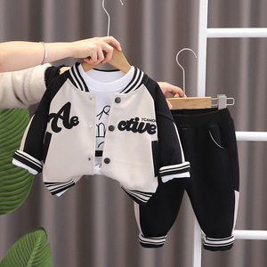 婴儿衣服春季洋气休闲运动棒球服三件套一周岁男宝宝时髦帅气套装