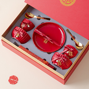 红色订婚礼物碗筷餐具套装陶瓷碟家用送新娘闺蜜结婚乔迁伴手礼