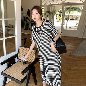 设计感小众条纹连衣裙女夏季韩式小心机气质针织中长款过膝T恤裙