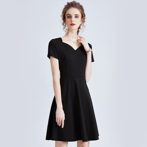 赫本风连衣裙短袖2024新款夏装V领黑色职业裙子装修身显瘦小黑裙
