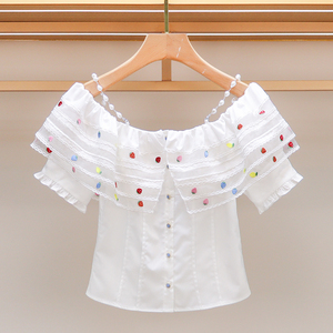 卓雅法式24夏装新款草莓刺绣露肩珍珠吊带一字肩荷叶白色衬衫上衣